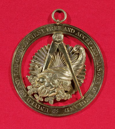 Frimurarmärke eller juvel som bärs av medlemmar i Grand Stewards Lodge efter 1841, mitten av artonhundratalet (förgyllt silver och guld) av English School
