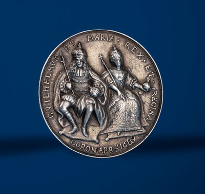Medalj till minne av William och Marys kröningsfestligheter i Amsterdam, 1869 (silver) (framsidan av 419669) av English School