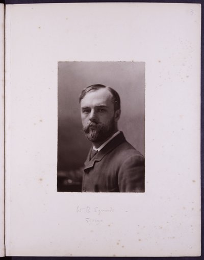 Porträtt av WR Symonds, ca 1900 (svartvitt foto) av English School