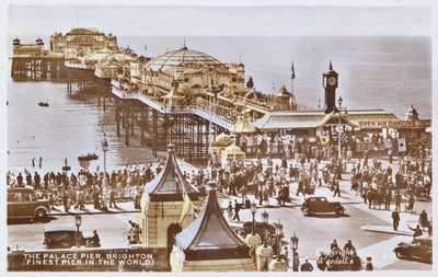 Vykort som visar Palace Pier i Brighton (efter ett färgfoto) av English School