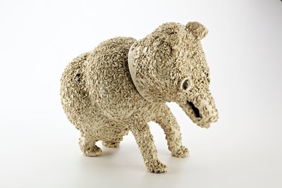 Staffordshire kanna i form av en munkorgsbjörn, 1740 (lergods) av English School