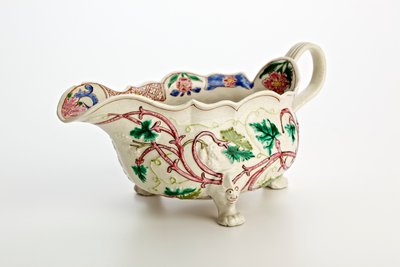 Staffordshire sauce boat, ca 1760 (lergods) av English School