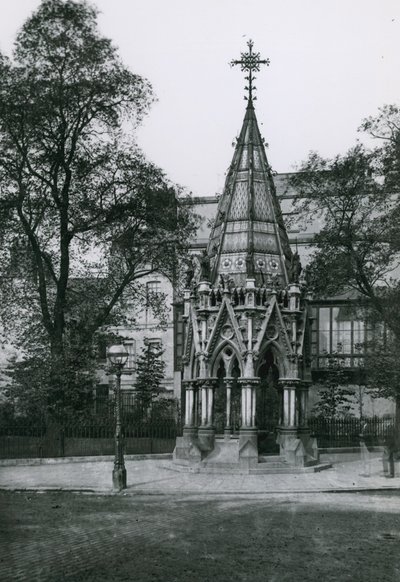 Buxton Memorial Drinking Fountain, St Margarets Westminster av English School