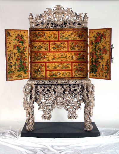 The Witcombe Cabinet, c.1697 (japanned och försilvrat trä) av English School