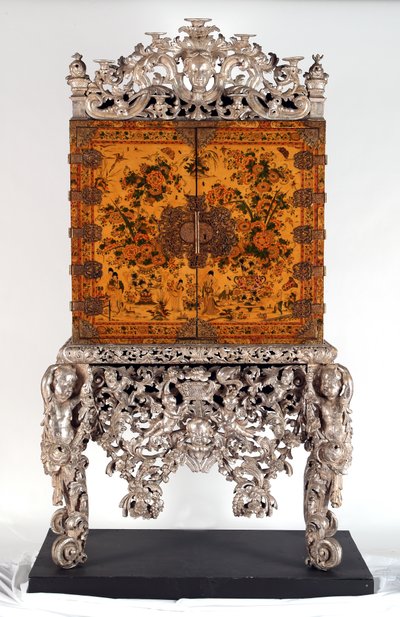 The Witcombe Cabinet, c.1697 (japanned och försilvrat trä) av English School