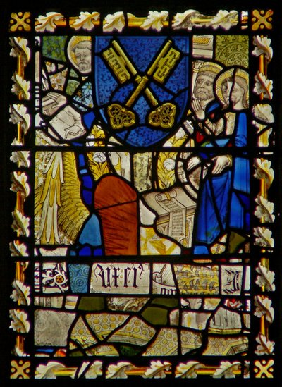 Östra fönstret som visar St John, St Peter at the Gate, sköld med en symbol för St Peter av English School