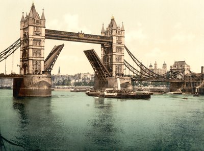 Tower Bridge, London (handfärgat foto) av English School