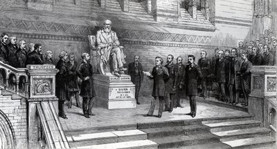 Avtäckning av statyn av den sene Charles Darwin i Natural History Museum, South Kensington, 9 juni 1885 av English School