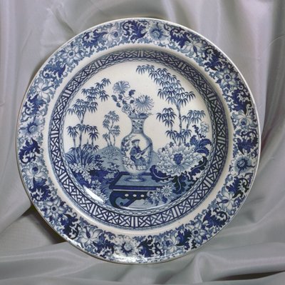 Wedgwood Blue tryckt tallrik, kinesiskt vasmönster, c.1810 (keramik) av English School