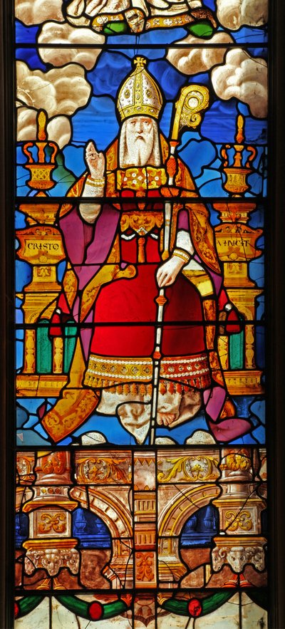 Fönster N2 som visar St Nicholas: en förvandlad figur av Gud Fadern, ursprungligen högst upp på ett Jesses träd fortfarande vid St Georges Hannover Square av English School