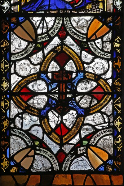 Fönster n4 föreställande grisaille & St Peter emblem av English School