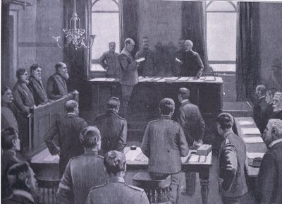 En rättegång för förräderi i Bloemfontein, från After Pretoria: The Guerilla War publicerad av Harmsworth Bros Limited, 1901 av Enoch Ward