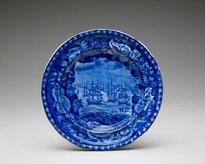 Tallrik, c. 1818-1846 (blyglaserat lergods med transfertryck) av Enoch Wood and Sons