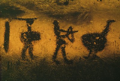 Krigare, bågskytt och en strutsliknande fågel, målad med fladdermusavföring av Erich Lessing