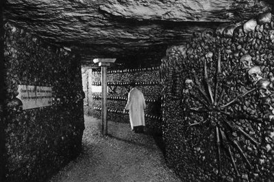 Katakomberna, Paris, 1931. av Ernest Flammarion