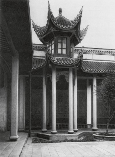 Changshafu, Chen kia tze tang, Hunan, Chen-familjens förfäders tempel, Klocktornet i huvudgården (svartvitt foto) av Ernst Boerschmann