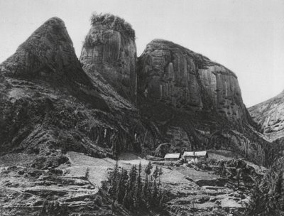 Ichangfu, Pi kia shan, Hupei, Brush Holder Mountain mittemot Dragon King