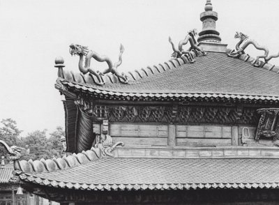 Jehol, Hingkung, Chihli, tak av förgylld brons (foto i svartvitt) av Ernst Boerschmann