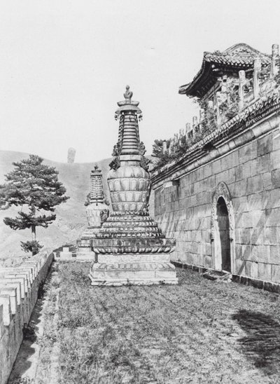 Jehol, Pu lo sze, Chihli, terrass i lamaklostret Pu lo sze (svartvitt foto) av Ernst Boerschmann