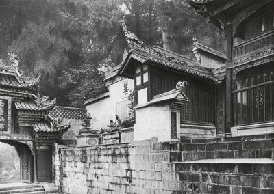 Kuanhien, Ori Lang miao, Szechuan, Första framsidan av Ori Lang-templet (svartvitt foto) av Ernst Boerschmann