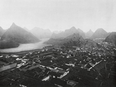 Kueilinfu, Kuangsi, Kueilin, provinshuvudstaden, Vy mot nordväst (svartvitt foto) av Ernst Boerschmann