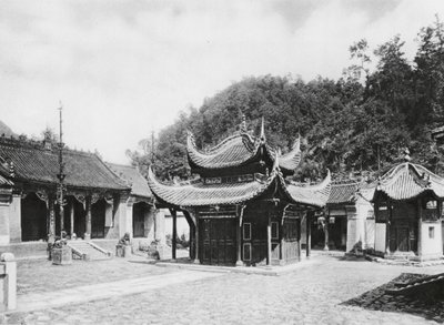 Miao tai tze, Shensi, klostrets huvudgård (svartvitt foto) av Ernst Boerschmann
