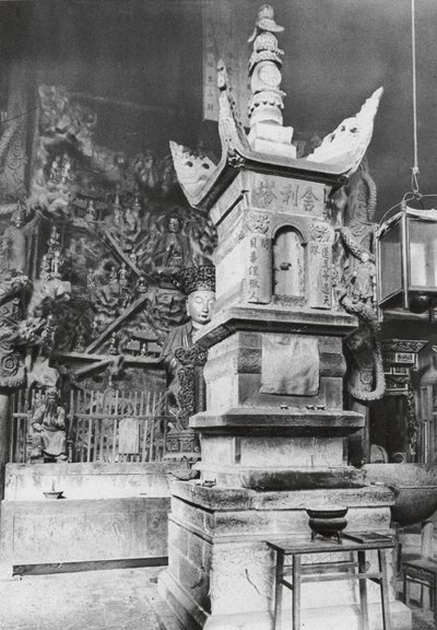 O mi shan, Wan nien sze, Szechuan, Relikernas pagod i "Evighetens kloster" (svartvitt foto) av Ernst Boerschmann