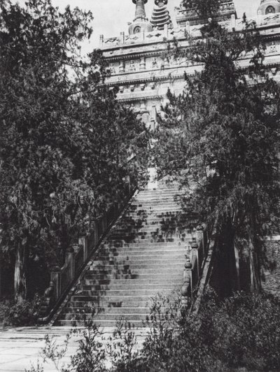 Peking, Si shan, Pi yun sze, Chihli, Västra bergen nära Peking, Trappan till Marmorpagoden (svartvitt foto) av Ernst Boerschmann