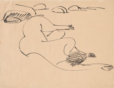 Erna ligger på stranden bland stenar, 1912. av Ernst Ludwig Kirchner
