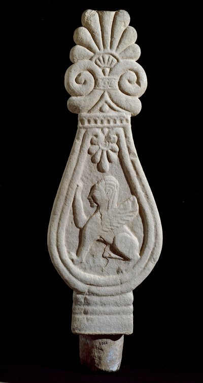 Etruskisk civilisation: gravstele i gres decoree av siluetten av en lejonvinge från Londa i Italien. 550-500 f.Kr. Florens, Museo Archeologico av Etruscan