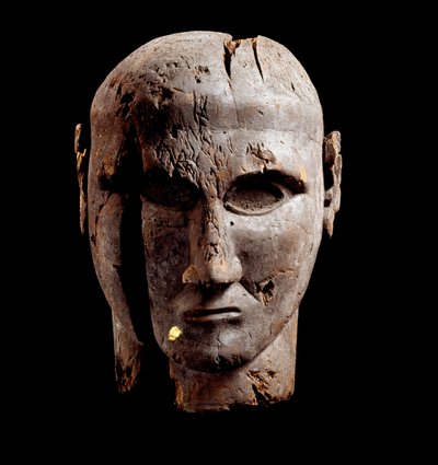 Manshuvud, träskulptur med spår av guld, 700-talet f.Kr av Etruscan