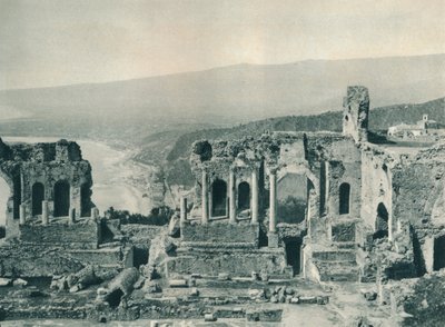 Scen och omklädningsrum på den grekiska teatern, Taormina, Sicilien, Italien, 1927 av Eugen Poppel