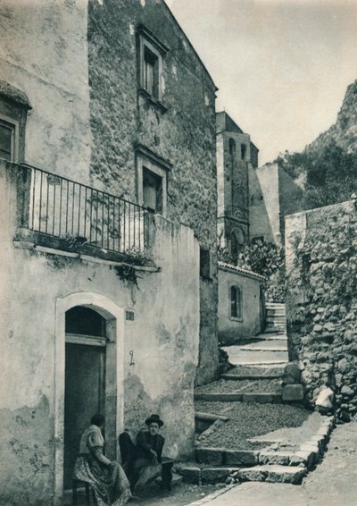 Gata i Taormina, Sicilien, Italien, 1927 av Eugen Poppel