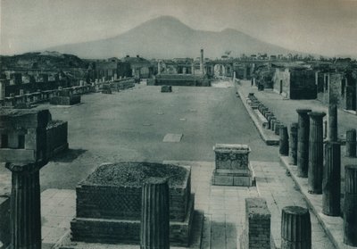 Utsikt över forumet med Vesuvius i fjärran, Pompeji, Italien, 1927 av Eugen Poppel