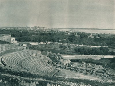 Utsikt över staden från den grekiska teatern, Syrakusa, Sicilien, Italien, 1927 av Eugen Poppel