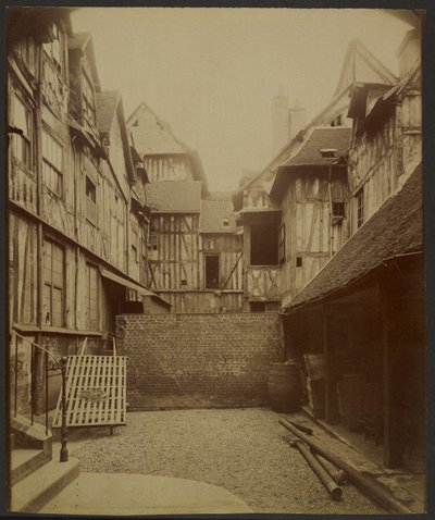 Rouen, gård på Rue Martainville av Eugène Atget