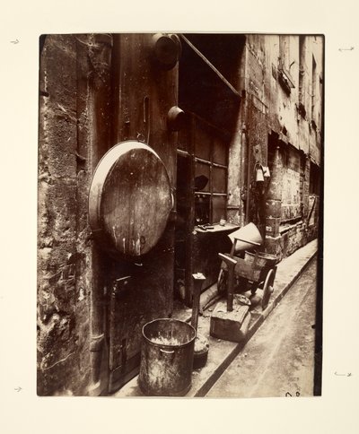 Rue de La Reynie (bleckslagarverkstad, rue de la Reynie) av Eugène Atget