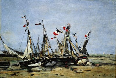 Trouville (Frankrike), i väntan på tidvattnet, fiskebåtar på stranden, dekorerade med franska flaggor, till minne av den franska revolutionen 1789 av Eugene Louis Boudin