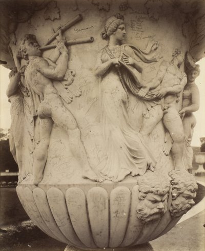 Detalj av en vas i Versailles av Eugène Atget