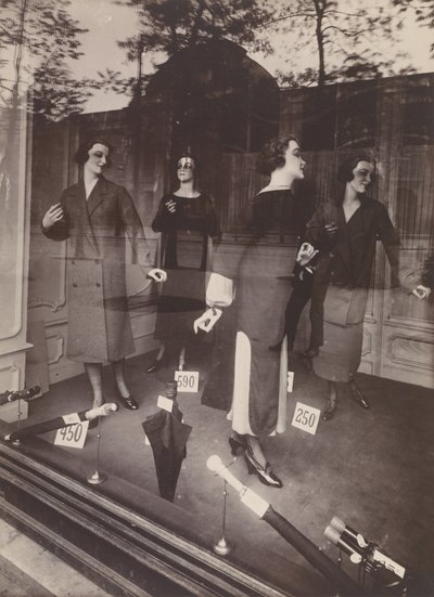 Skyltfönster, avenue des Gobelins av Eugène Atget