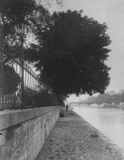 Utsikt över Pont des Arts från Terre-Plein i Pont Neuf, 1911 av Eugène Atget