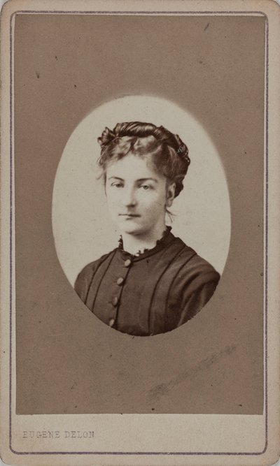Porträtt av Jane Dieulafoy 1851-1916, ca. 1880. av Eugène Delon