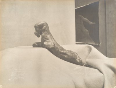 [Auguste Rodins The Clenched Hand], före 1898. av Eugène Druet