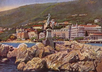 Opatija, nu Opatija i Kroatien: Madonna del Mare, i bakgrunden kyrkan St Mary Announced (foto) av European Photographer