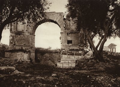 Dougga, Alexander Severus triumfbåge (s/v foto) av European Photographer