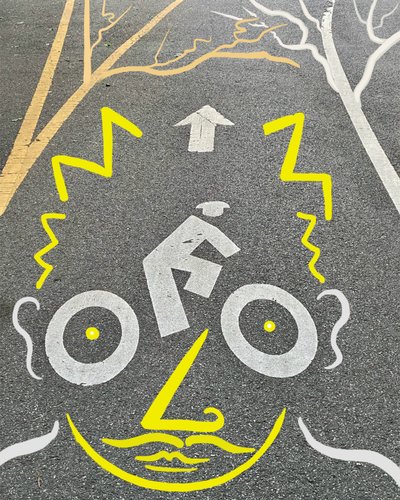 Cyklist och skylt, ca 2020-24 (digital konst) av Evan Sklar