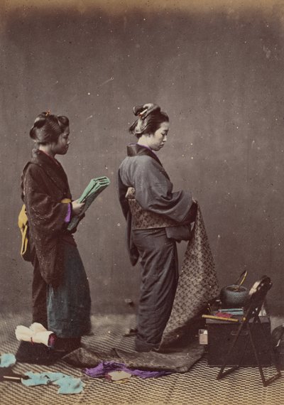 Att ta på sig Obi eller gördel, 1868. av Felice Beato
