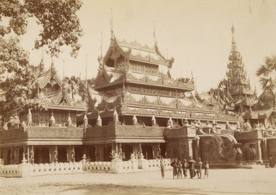 Drottning Soopyalats gyllene skola vid A. Road, Mandalay av Felice Beato