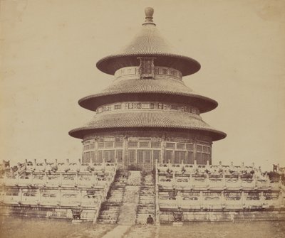 Himmelens heliga tempel där kejsaren offrar en gång om året, i den kinesiska staden Pekin, oktober 1860 av Felice Beato