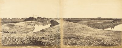 Tangkoo Fort efter dess fångst, visar den franska och engelska ingången, 10 augusti 1860 av Felice Beato
